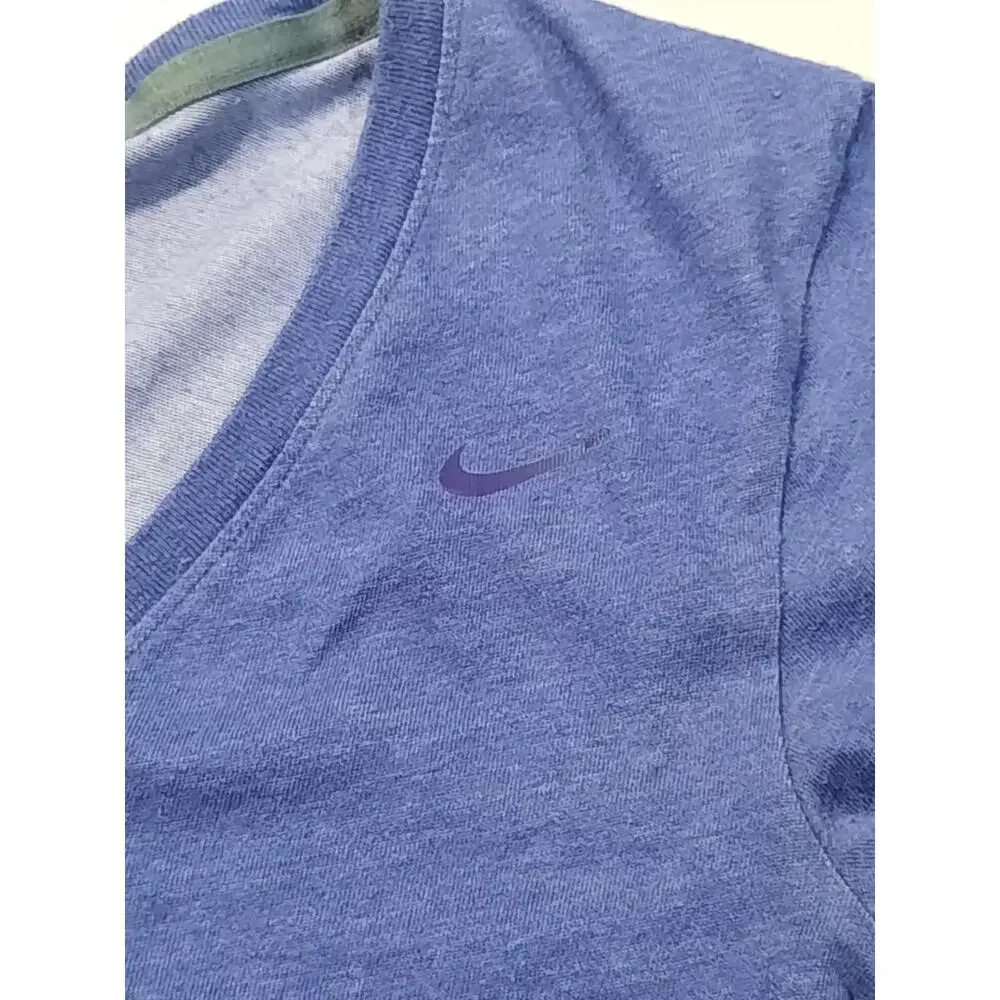 Nike Women's V-Neck T Shirt Long Sleeve Purple Size XS Dri Fit - Picture 3 of 4